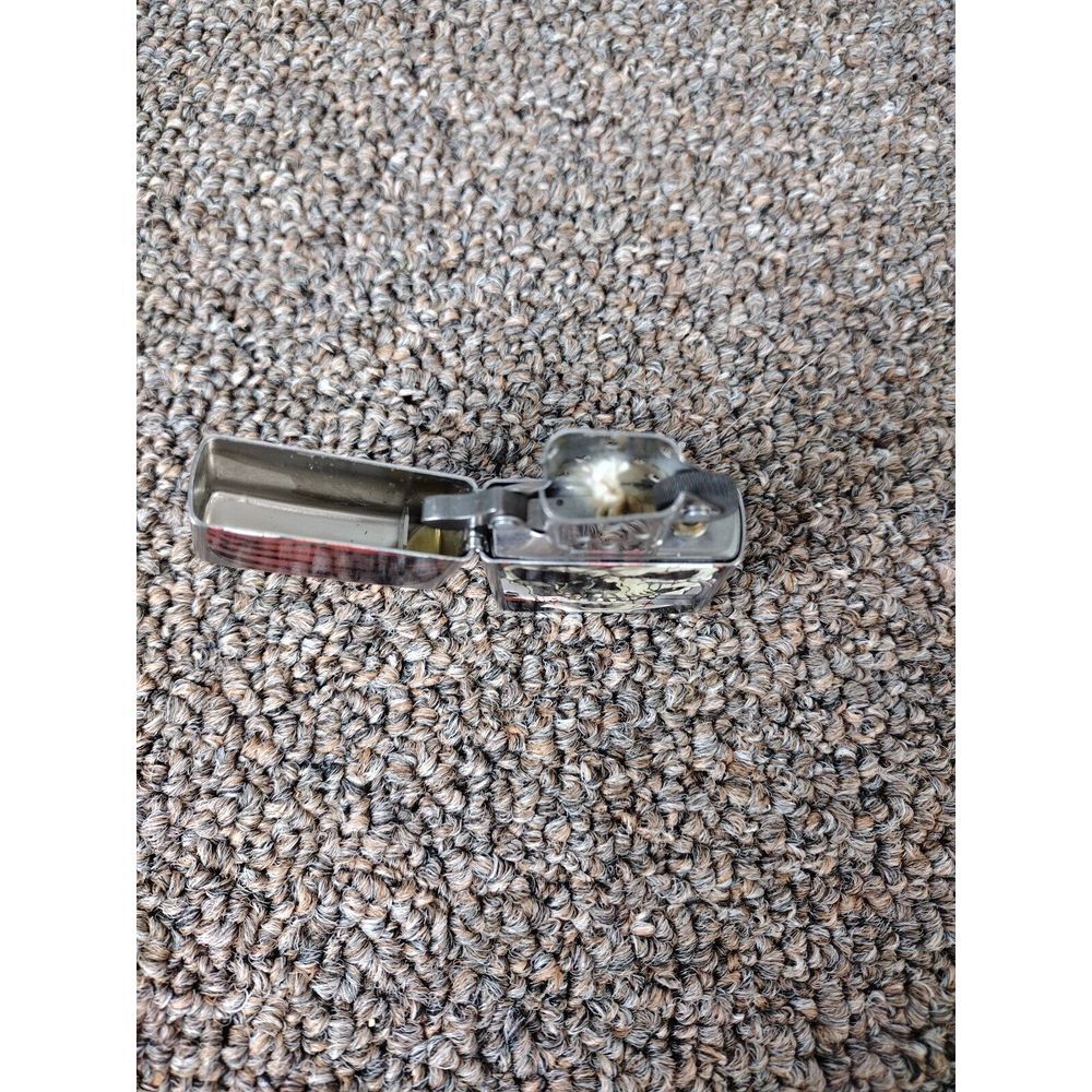 Vintage Pirate Skull W/ Sword in Mouth -USA Made- Chrome Finish -Zippo Lighter - Picture 3 of 8